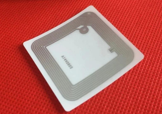 隱形芯片鑄盾，RFID讓假貨再無(wú)“隱身術(shù)”